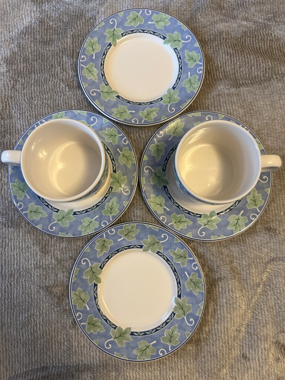 Pfaltzgraff Blue Isle Green 2 tea and coffe Cups and 4 Saucers